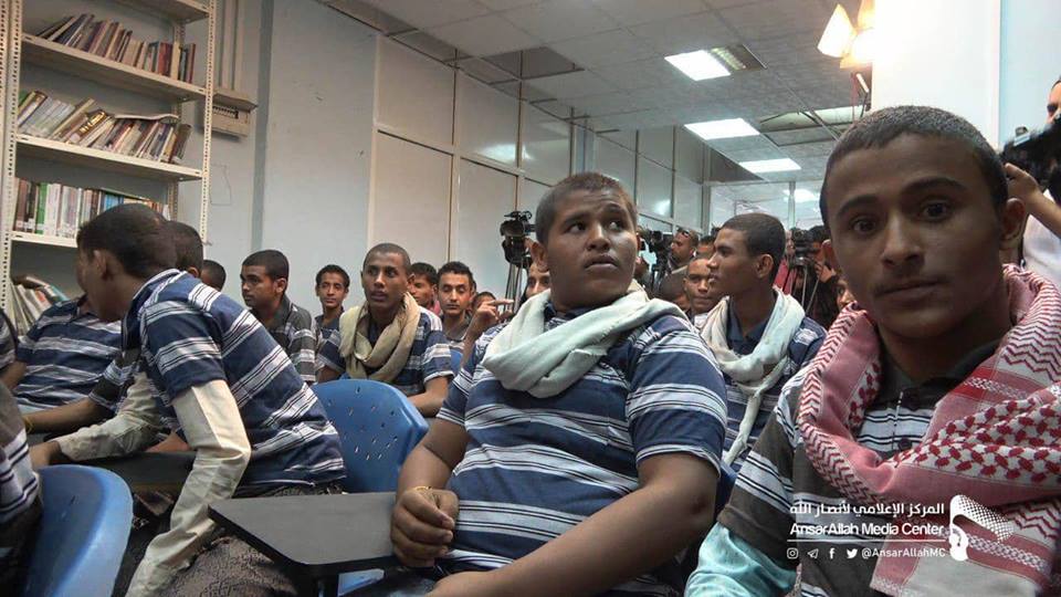 صنعاء تسلم الصليب الأحمر واليونيسيف 31 طفلاً جندهم التحالف الخبر اليمني
