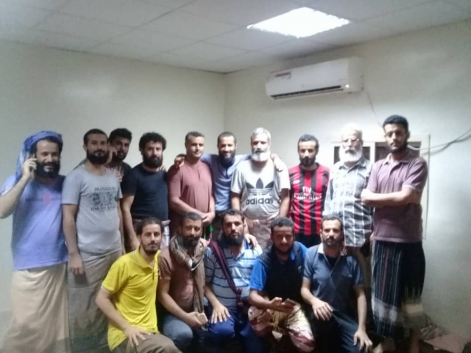 القصة الكاملةلــ44 ضابطاً جنوبياً: هكذا اعتقلتنا السعودية وباعتنا الشرعية اعتقالهم  في صحراء مليئة بالجن في بيشة لأكثر من 9 أشهر