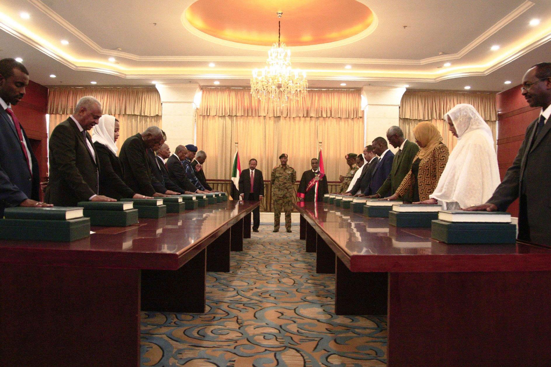 السودان الحكومة الانتقالية تؤدي اليمين الدستوري الخبر اليمني