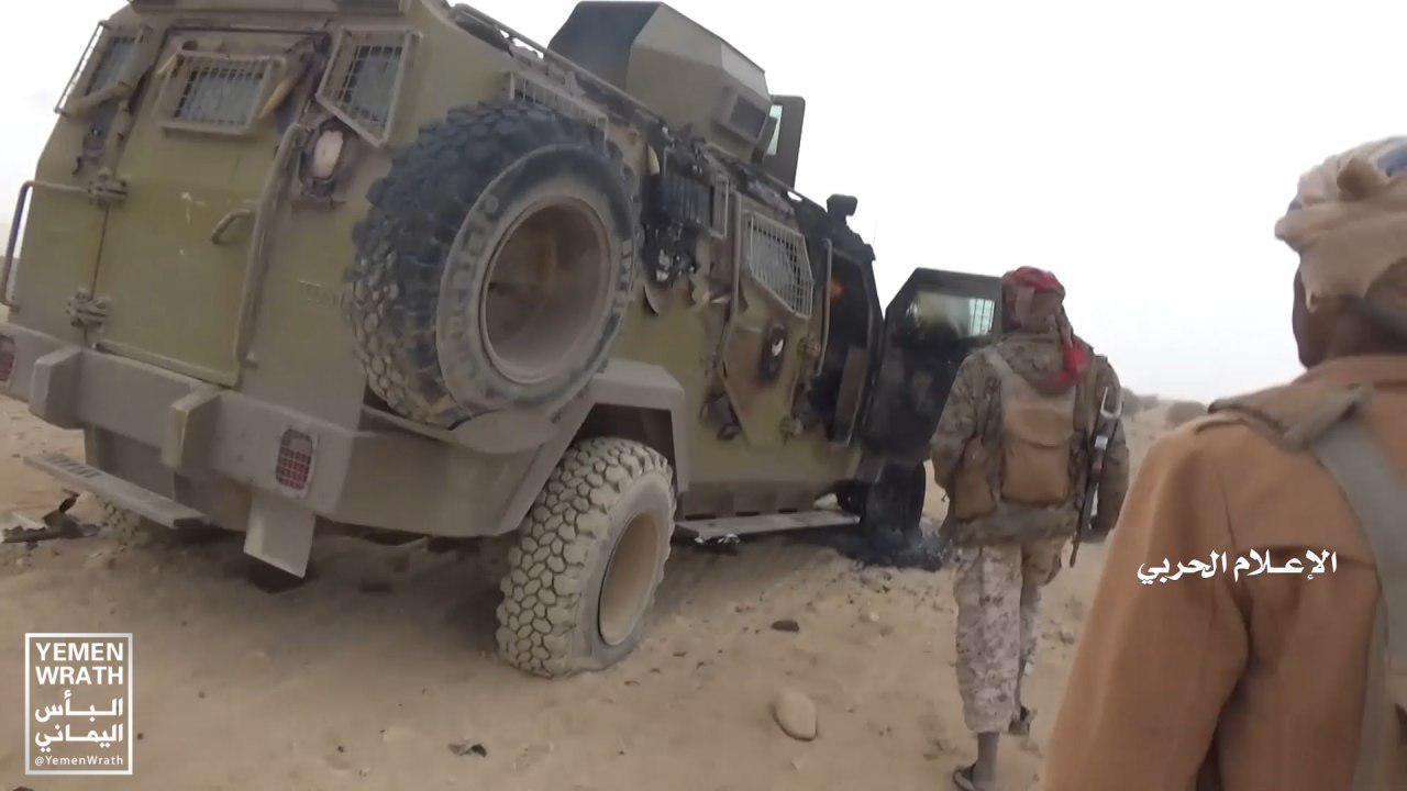 تكفيهم لسنوات.. صور أسلحة سلمها الإصلاح لقوات صنعاء بينها مدرعات ومدفع جهنم