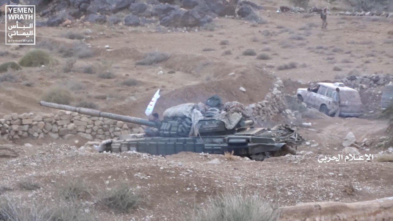 تكفيهم لسنوات.. صور أسلحة سلمها الإصلاح لقوات صنعاء بينها مدرعات ومدفع جهنم