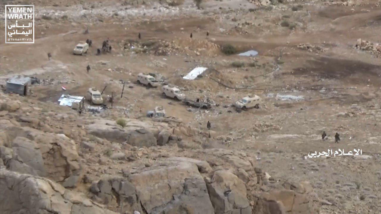 تكفيهم لسنوات.. صور أسلحة سلمها الإصلاح لقوات صنعاء بينها مدرعات ومدفع جهنم