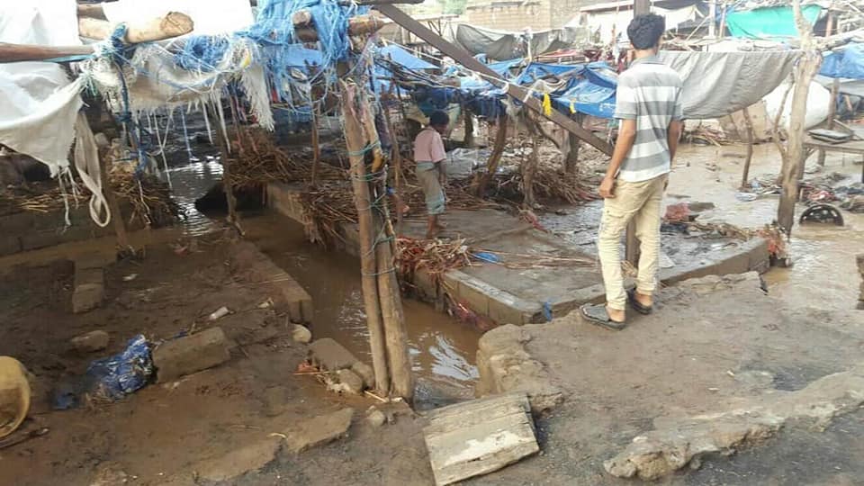 وفاة 13 شخص وتضرر مئات المنازل والمزارع جراء سيول الأمطار في الحديدة (صور) الحديدة