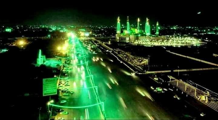 صور| صنعاء تتزين بشكل غير مسبوق استعدادا للمولد النبوي