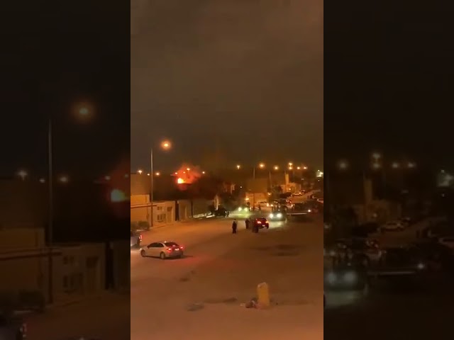 عاجل|الخبر اليمني يحصل على فيديوهات توثق لحظة سقوط صاروخ باليستي على مطار الرياض