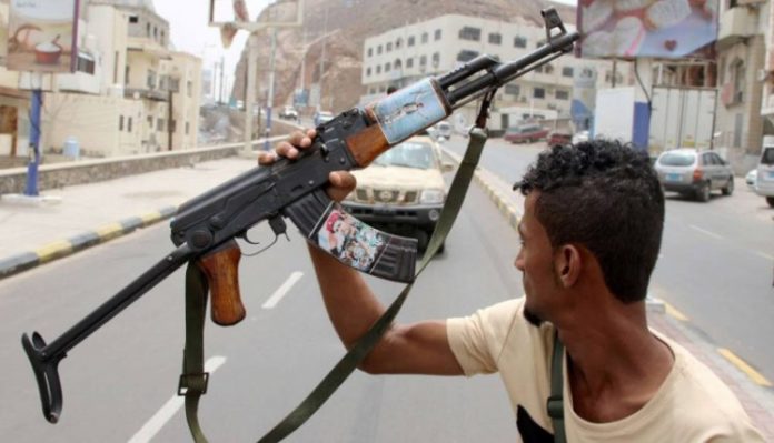 صورة لعنصر من قوات الانتقالي في عدن.