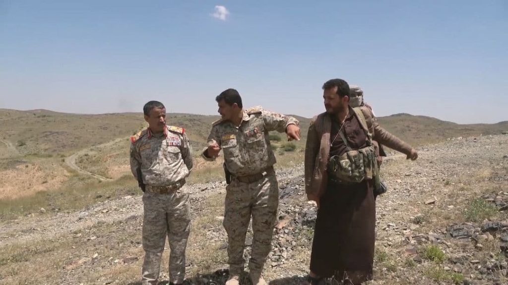 من تخوم أبين وشبوة.. وزير دفاع صنعاء يطمئن أبناء المحافظات الجنوبية (صور) أبين