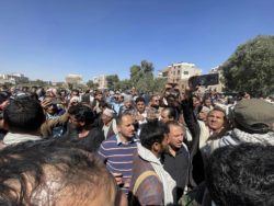 صنعاء تُشيّع "المقالح" وسط حضور شعبي حاشد - صور اخبار اليمن