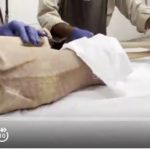 هذا الطفل اسمه "محمد" وقد مات جوعاً في غزّة.. صور تقشعر لها الأبدان أخبار اليمن