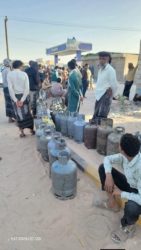 طوابير الغاز في مدينة عدن.