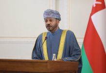 وزير الخارجية العُماني يدعو إلى تسوية للأزمة اليمنية