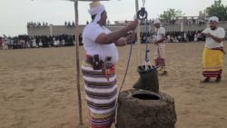 مهرجان "القطيع" التراثي بالحديدة يختتم فعالياته بعروض فلكلورية وفروسية وسط حضور جماهيري حاشد #مهرجان_القطيع