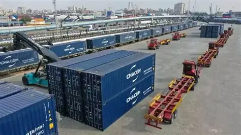 الموانئ