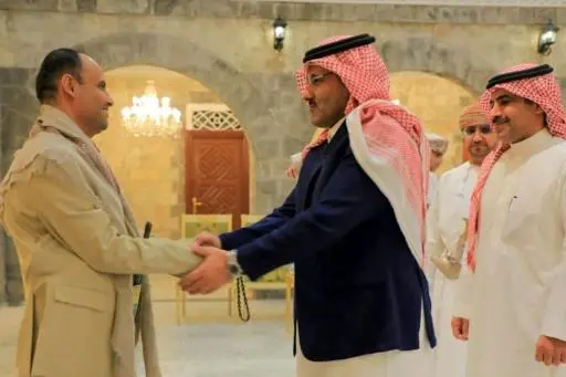 العليمي يدافع عن فشله والسعودية تدفع لاحتواء الحرب العليمي يدافع عن فشله والسعودية تدفع لاحتواء الحرب