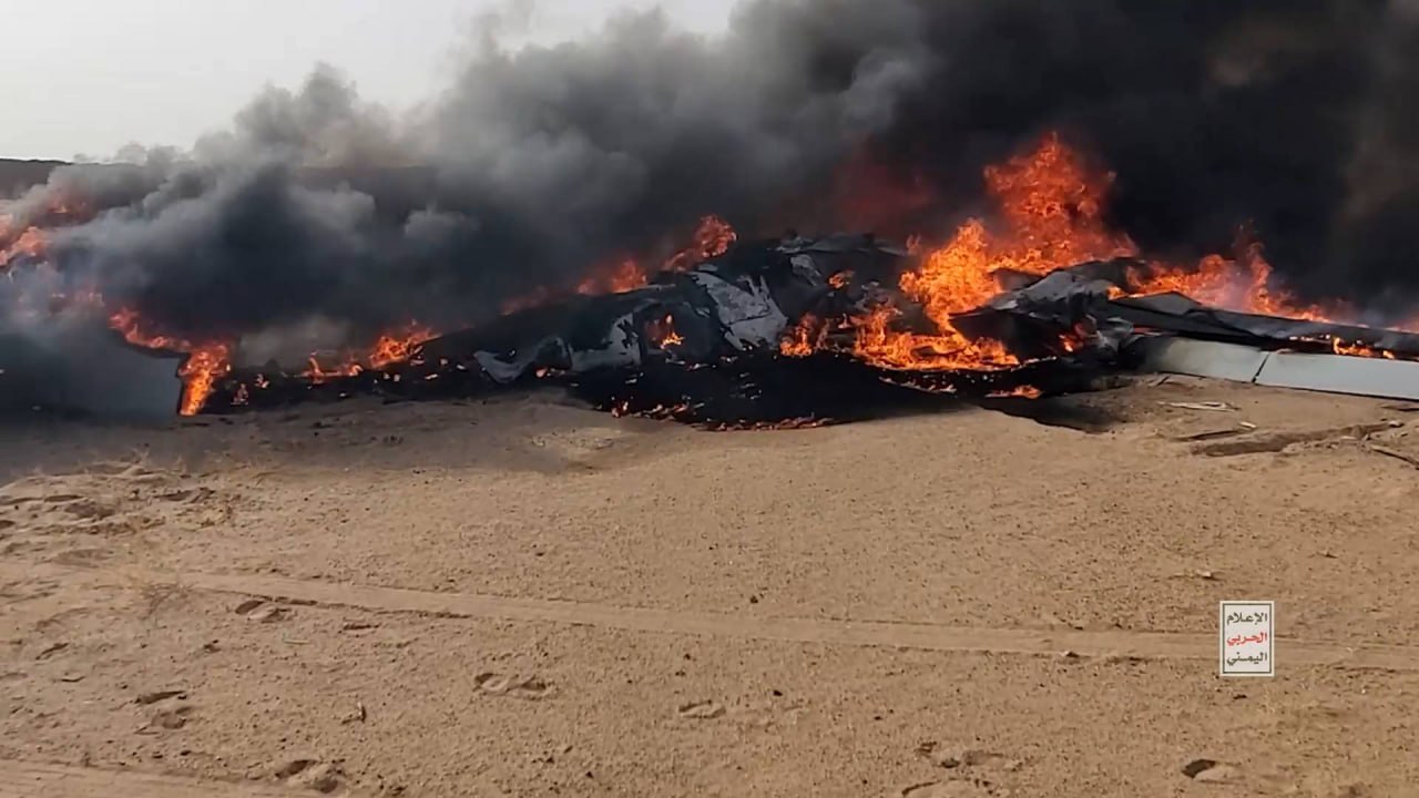 إعلام صنعاء الحربي يبث مشاهد إسقاط وحطام "بيرقدار" السعودية (فيديو - صور) 3 إعلام صنعاء الحربي يبث مشاهد إسقاط وحطام "بيرقدار" السعودية (فيديو - صور) إسقاط بيرقدار أكنجي