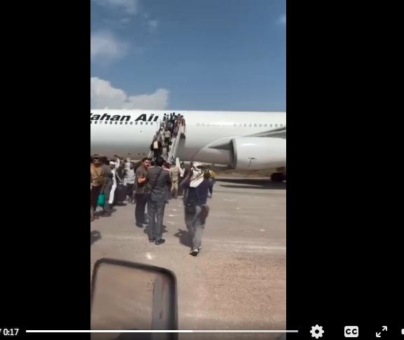لحظات استقبال الوفد اليمني العائد من إيران لحظات استقبال الوفد اليمني العائد من إيران
