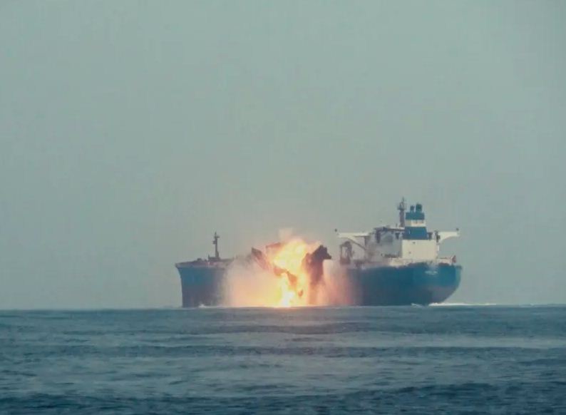 أول عملية بحرية قرب المندب