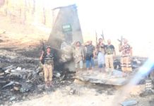 صنعاء| الإعلام الحربي ينشر مشاهد إسقاط مقاتلة سعودية “F15” وحطامها في مأرب (فيديو)