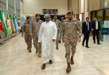 بملابس مدنية.. جدل وتساؤلات يثيرها الظهور الأول لطارق صالح في الرياض بعد خسارة الساحل