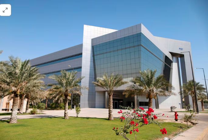 The collapse of the Saudi market and the rise of oil on the eve of the evacuation of the largest oil headquarters