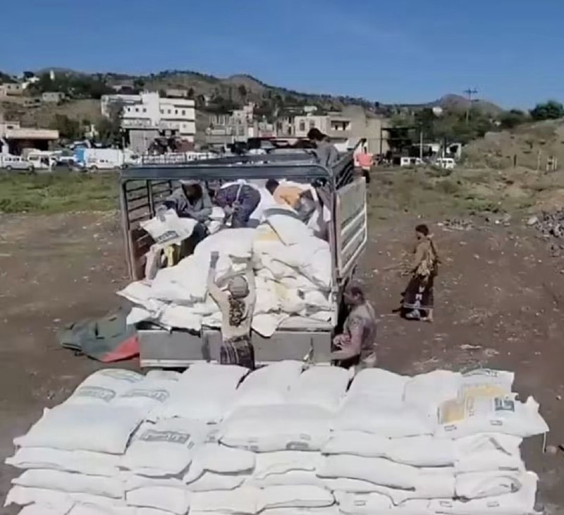ضبط شاحنة دقيق محمّلة بالأسلحة والذخائر على مدخل مدينة تعز