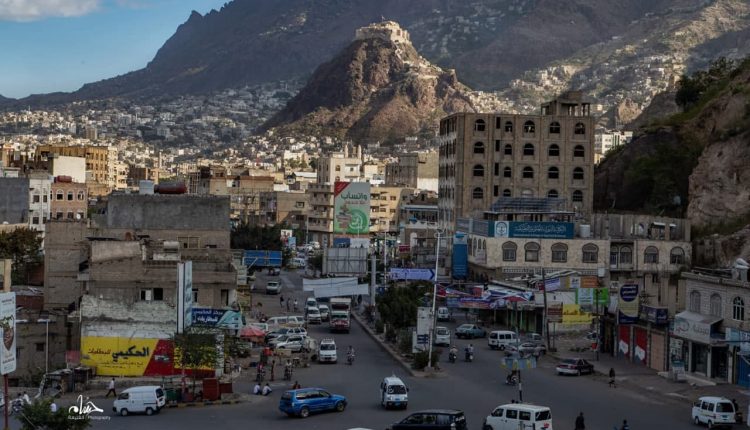 مع استنفاد ذخيرته..الإصلاح يعيد التفكير في جدوى الصمود في مدينة تعز ويبحث عن مخرج