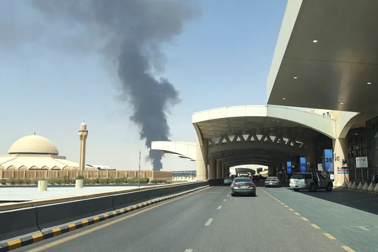 مراسل “ذا إيكونوميست”: هجمات المطارات تحاصر الرياض وتهز الثقة بالاقتصاد السعودي